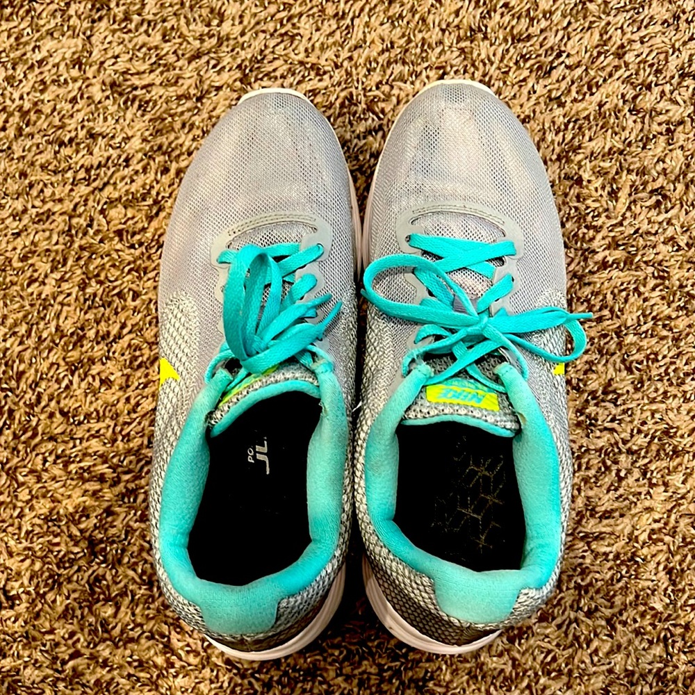 Nike Revolution 3